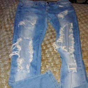 NWOT 9/10 VIP JEANS Destroyed Leg Style Jeans